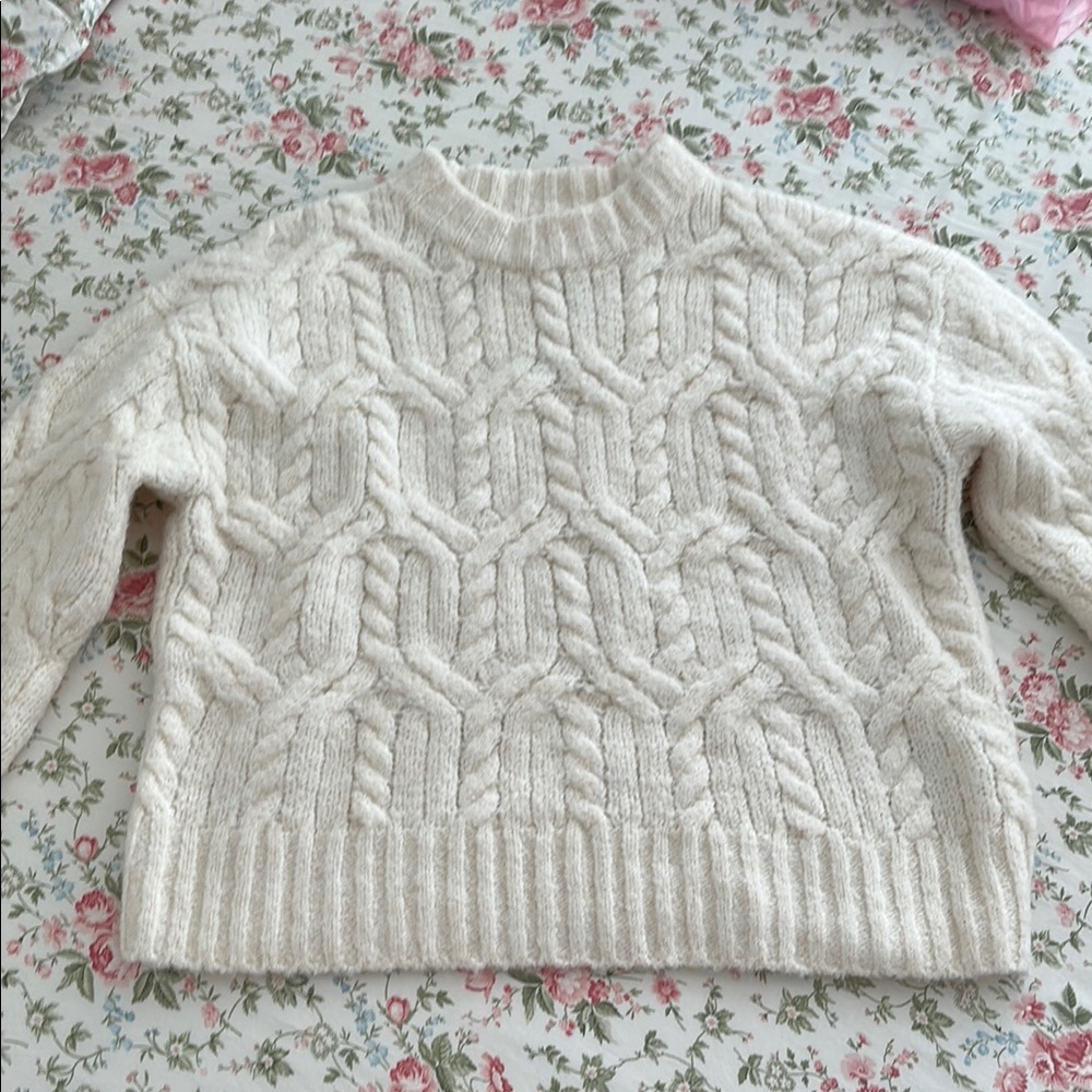 Brand New H&M Cream Cable Knit Crew Neck Sweater Medium Size